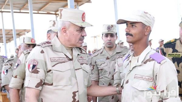خريجو معهد ضباط الصف المعلمين أساس القوات المسلحة