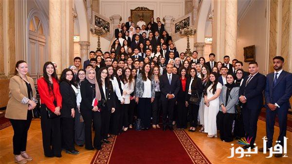 وزير الخارجية يلتقي 100 طالب وطالبة من الجامعات المصرية  
في لقاء تفاعلي