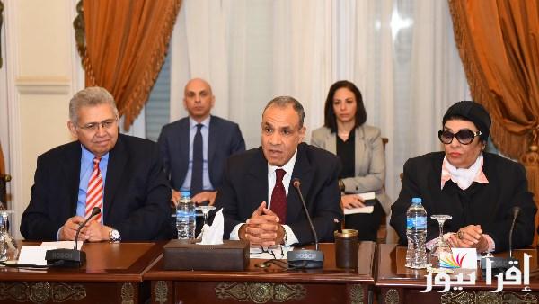 وزير الخارجية والهجرة يجتمع مع أعضاء مجلس أمناء الحوار الوطني